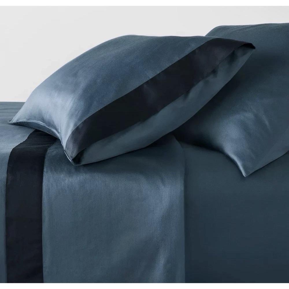 Queen 300 Thread Count Contrast Border Sheet Set Blue - Threshold Studio McGee